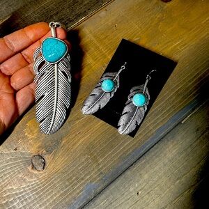 Faux turquoise feather pendant and earring set